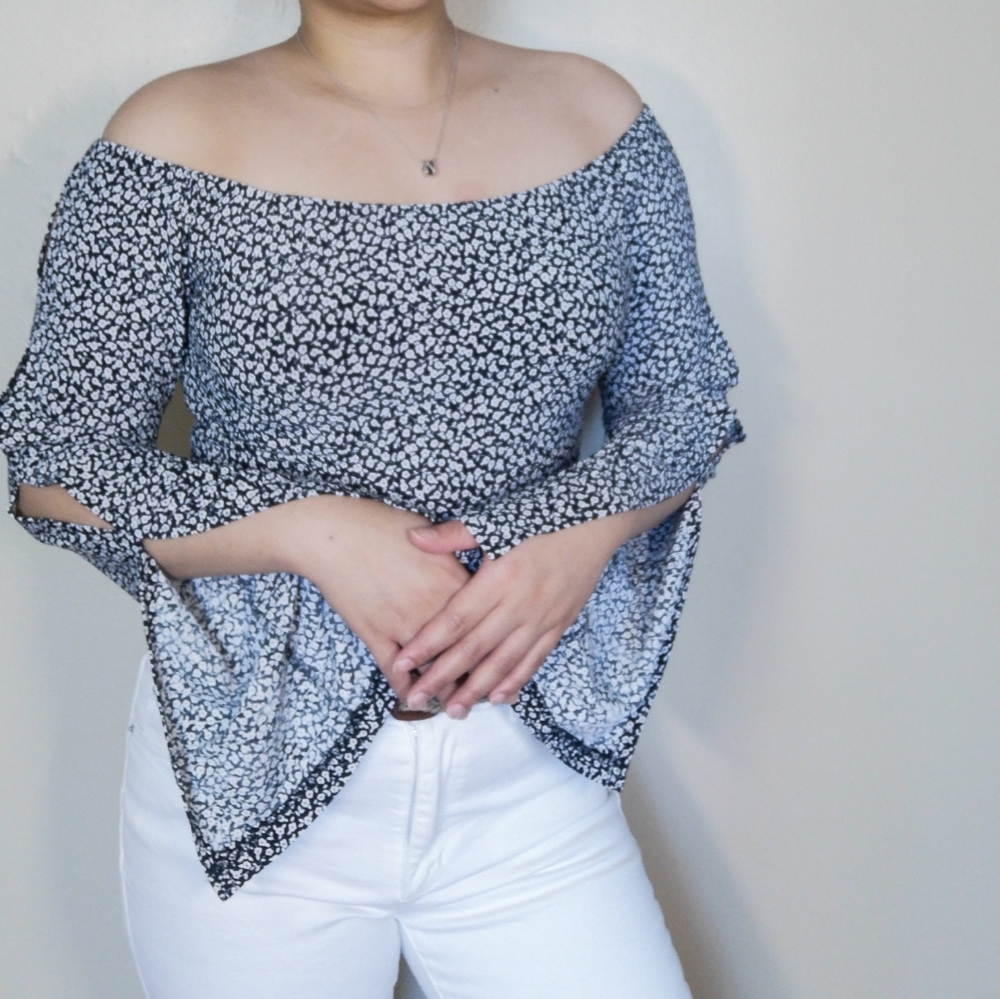 Franco Mirabelli Casual Black and White Ditsy Floral Bell Sleeve